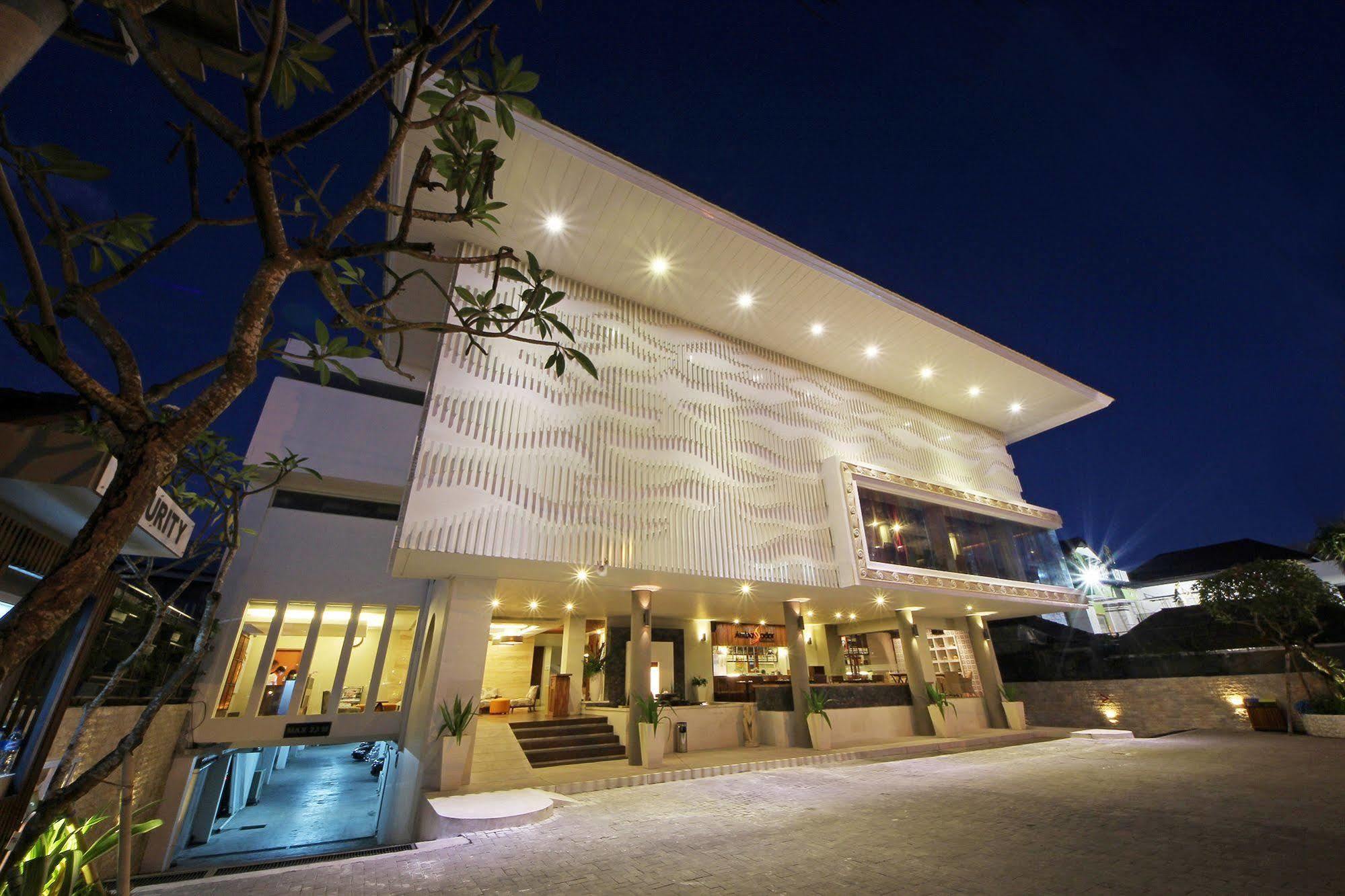 Adhi Jaya Sunset Kuta Hotel Kuta  Exterior photo